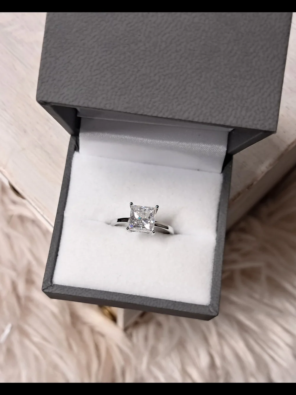 Stunning 2.0 Carat Princess Cut Moissanite Stone with GRA Certification NWT